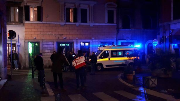 <span style="color:#f00;">SANGE la Roma inaintea meciului! 4 oameni au ajuns la spital injunghiati! </span>Scene teribile inainte de Lazio - Sevilla