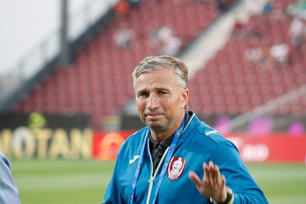 <span style="color:#f00;">ULTIMA ORA | Reactia impresarului lui Dan Petrescu </span>dupa anuntul unui acord in spatele usilor inchise! Ce spune agentul