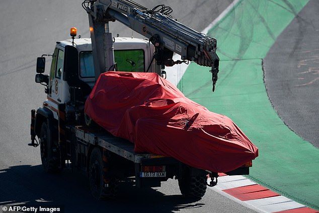 <span style="color:#f00;">Sebastian Vettel, dus la spital dupa un accident grav la antrenament. </span>FOTO