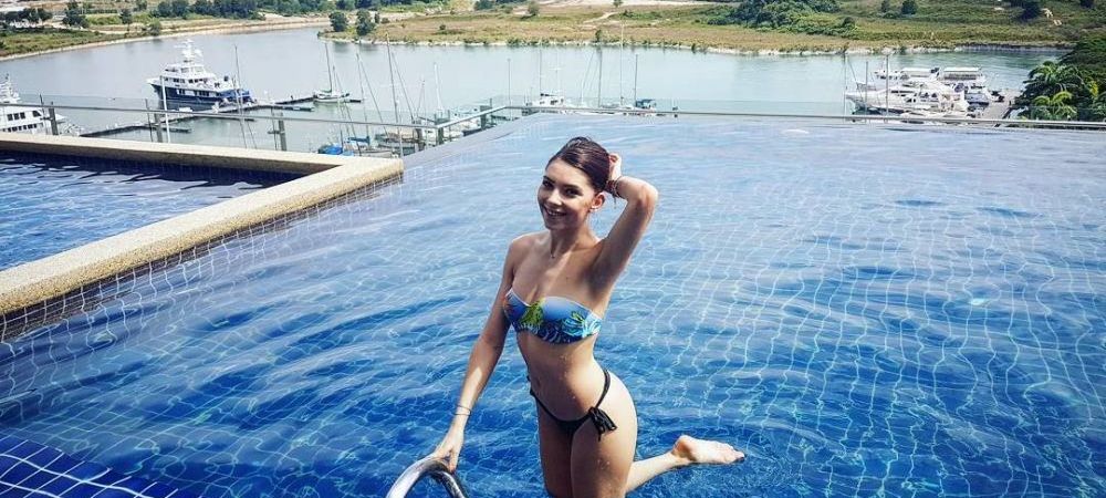 <span style="color:#f00;">FOTO | Frumos in Dubai:))</span> Imagini sexy cu cea mai buna jucatoare de tenis de masa din Romania