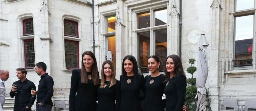 Franta Romania Fed Cup Cum Au Aratat Romancele La Dineul Oficial Dinaintea Semifinalei Fed Cup Frantuzoicele Au Impresionat In Rochite Rosii Foto Sport Ro