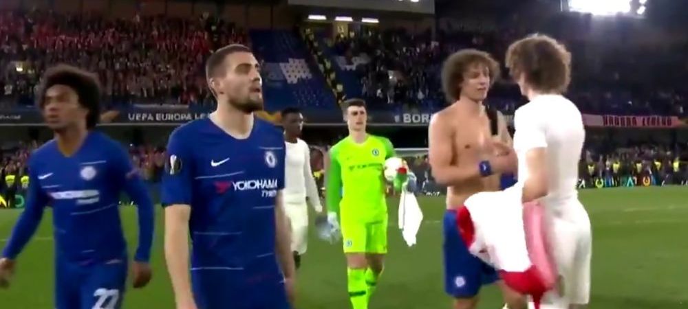 <span style="color:#f00;">GENIAL! "David Luiz s-a imbratisat singur!" :))</span> Faza incredibila dupa meciul nebun dintre Chelsea si Slavia Praga