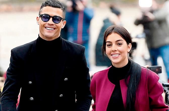 <span style="color:#f00;">Ronaldo a plecat din Italia imediat dupa sarbatoarea de titlu a lui Juventus! </span>Unde a dus-o pe frumoasa Georgina: FOTO