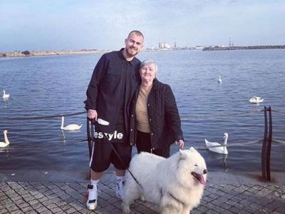 Denis Alibec Si A Dus Iubita La Mare De Paste Cum Arata Cucerirea Atacantului De La Astra Foto Sport Ro