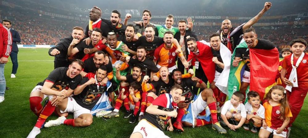 <span style="color:#f00;">FOTO | Mitroglou a defilat cu steagul Greciei la sarbatoarea de titlu a lui Galatasaray! </span>Turcii au cerut sa fie imediat expulzat