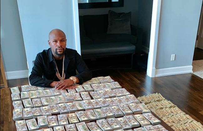 <span style="color:#f00;">Gest IMPRESIONANT al lui Floyd Mayweather pentru barbatul ucis de politie! Cu ce suma va ajuta </span>fostul boxer familia lui George Floyd