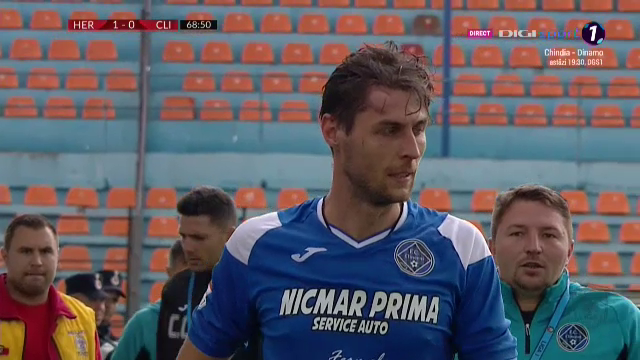 Accidentare SOCANTA in Liga 1! <span style="color:#f00;">Si-a DEFORMAT CAPUL dupa ce a dat cap in cap cu un adversar! INCREDIBIL: cum arata cand a iesit din teren</span>