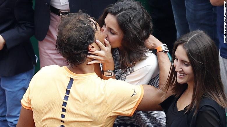 Nadal se casatoreste in octombrie! <span style="color:#f00;">500 de invitati sunt asteptati la petrecere</span>