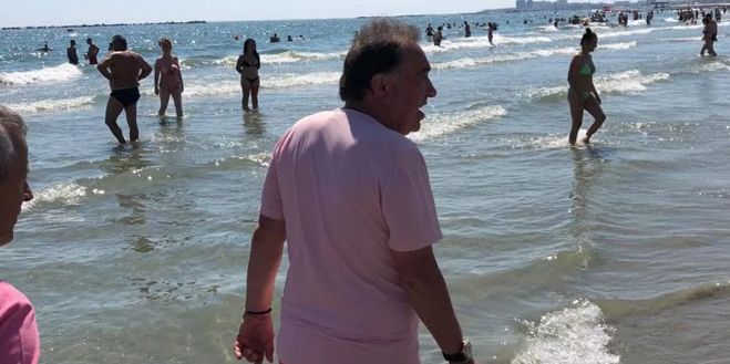 Revenit din Germania pe litoralul nostru după 23 de ani, fostul mare fotbalist Marcel Răducanu admite: „N-as mai putea trai in Romania”. Ce a vazut pe o plaja de fite