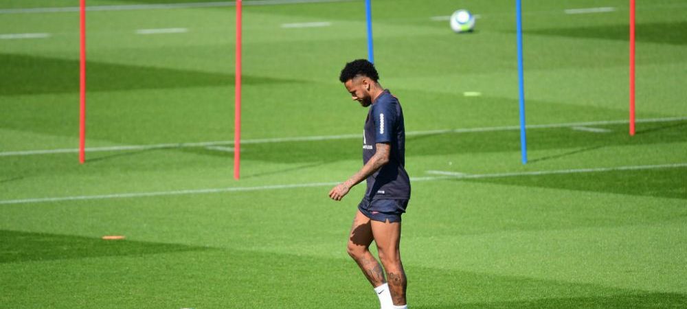 <span style="color:#f00;">Neymar era convins ca va reveni la Barcelona in aceasta vara! </span>Brazilianul si-a facut deja poza cu noul tricou al catalanilor: <span style="color:#f00;">FOTO</span>