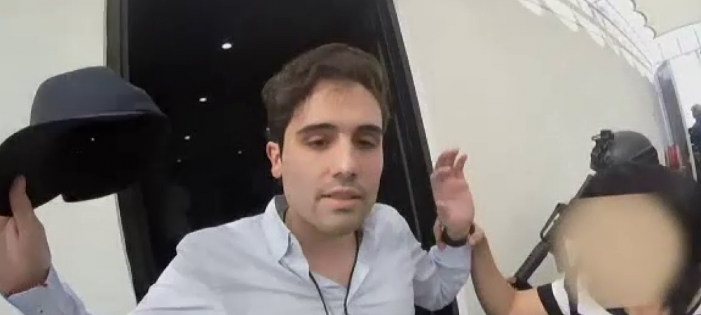 <span style="color:#f00;">INCREDIBIL! A fost prinsa carand droguri in aeroport, dar l-a sunat pe fiul lui El Chapo!</span> Ce a urmat depaseste orice imaginatie