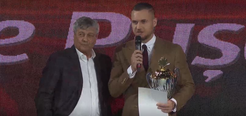 George Puscas A Primit Titlul De Fotbalistul Anului 2019 In Cadrul Galei Fotbalului Romanesc Sport Ro