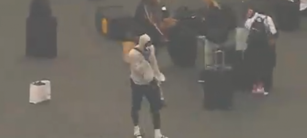 <span style="color:#f00;">A izbucnit in lacrimi si n-a putut nimeni sa-l potoleasca! LeBron James a aflat la coborarea din avionul lui Lakers despre moarta lui Kobe! </span>Ce reactie a avut