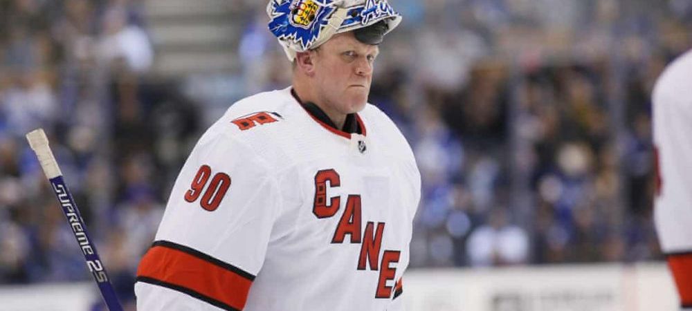 Poveste de Hollywood: l-au luat de pe masina de curatat gheata si a debutat in NHL la 42 de ani