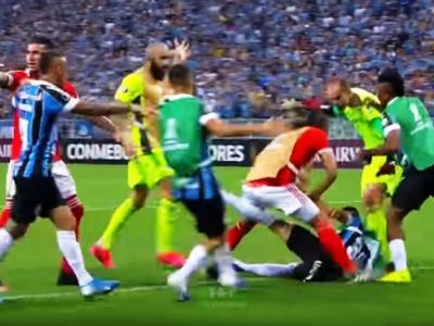 Meci Cu 8 Cartonase Rosii In Cupa Libertadores Bataie Ca In Filme Intre Doua Echipe Braziliene Din Acelasi Oras Sport Ro