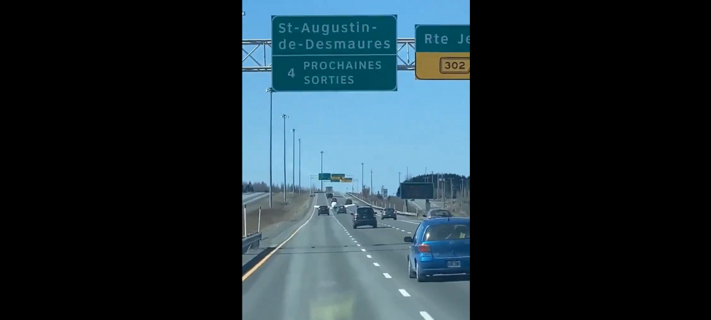 <span style="color:#f00;">Imagini INCREDIBILE surprinse pe o autostrada! Un avion mic a aterizat de urgenta</span> printre masini. VIDEO 