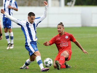 Cel Mai Bogat Fotbalist Din Toate Timpurile E De Negasit Are Miliarde In Conturi Si A Fost Coleg De Vestiar Cu Un International Roman Sport Ro