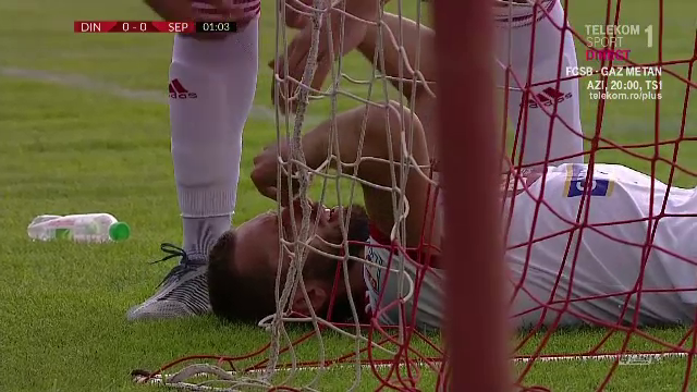 <span style="color:#f00;">A dat gol, dar si-a RUPT nasul! </span>Safranko, bagat la tratament de TYSON Piscitelli la faza golului din minutul 1