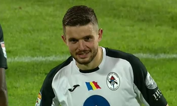 <span style="color:#f00;">TOCMAI a trecut INTERVIUL de angajare?!</span> Bus e gata sa vina la FCSB!<span style="color:#f00;"> E gratis si promite sa rupa plasele pentru banii lui Becali!</span>
