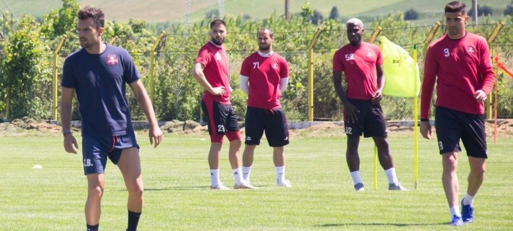 Toate fanele sa vina la mine! <span style="color:#f00;">Antrenorul PLAYBOY e gata sa transforme Liga 1 pentru totdeauna!</span> Cum a aparut Ruben Albes pe banca la meciul cu Hagi