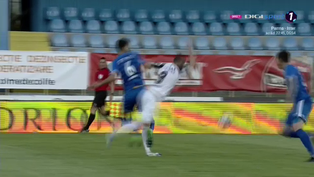 <span style="color:#f00;">Ghinion teribil pentru Bus! Imagini DUREROASE: glezna i s-a indoit dupa o cazatura oribila!</span> Ce a patit golgeterul Mediasului chiar inaintea transferului la FCSB
