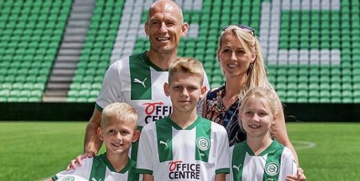 <span style="color:#f00;">Arjen Robben, lucrat pe la spate de sotia Bernadien!</span> Cum a fost <span style="color:#f00;">"PACALIT"</span> sa se intoarca in fotbal la 36 de ani