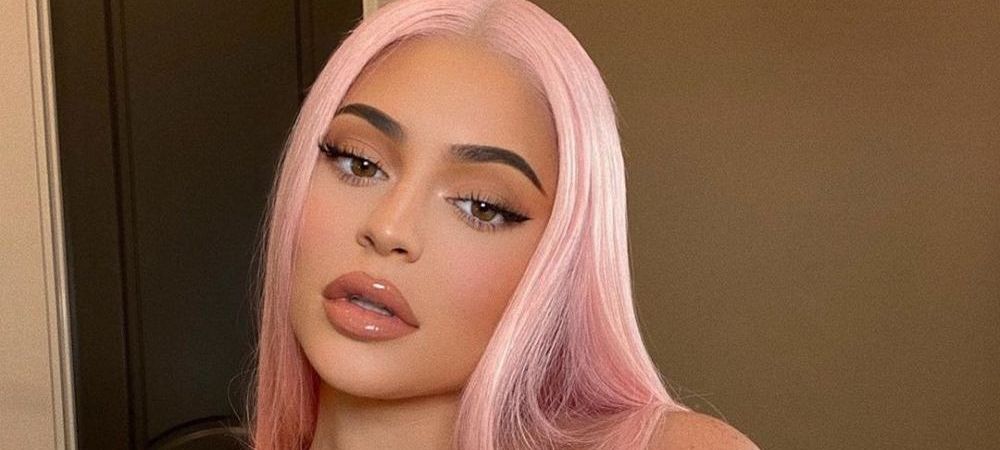 Aproape ca se vede tot!<span style="color:#f00;"> Fotografia care i-a innebunit pe fanii lui Kylie Jenner</span>