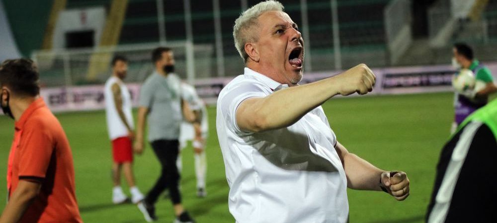Au Vrut Sa L Ia La Bataie Pe Sumudica Imagini Fabuloase De La Finalul Meciului Ce A Patit Antrenorul Roman Dupa Ce A Urlat Catre Tribuna Oficiala Sport Ro