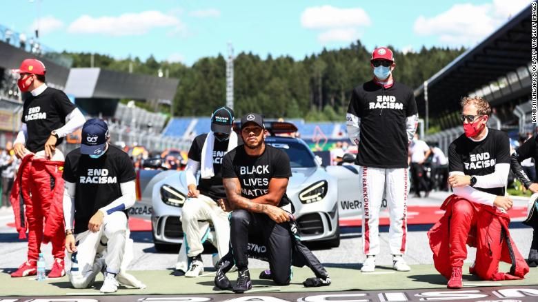 <span style="color:#f00;">6 piloti de Formula 1 au refuzat sa ingenuncheze la inceputul cursei! </span>Cum motiveaza ei gestul care a starnit mii de reactii