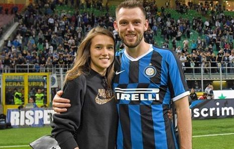 <span style="color:#f00;">"Esti frumoasa ca un gol in prelungiri!"</span> O MOLDOVEANCA sexy a primit <span style="color:#f00;">cel mai tare compliment</span> pentru o iubita de fotbalist
