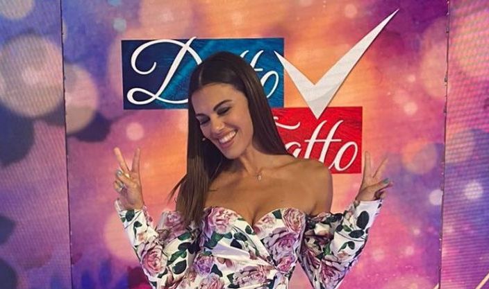 <span style="color:#f00;">O prezentatoare sexy</span>, curtata in direct de <span style="color:#f00;">"REGELE" filmelor pentru adulti.</span> "Daca vii in lumea mea, ii trimiti pe toti acasa!"