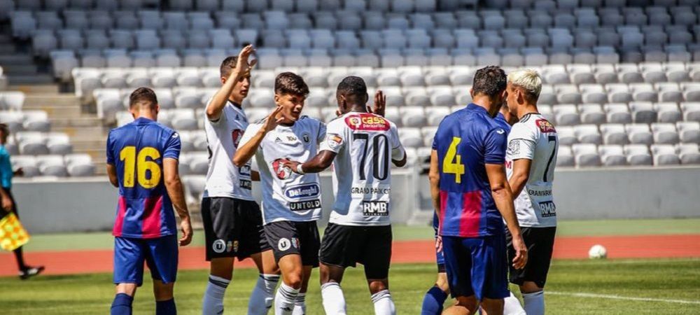Video U Cluj Si A Prezentat Noul Echipament Printr Un Videoclip Emotionant Fotbalisti Din 3 Generatii Apar In Imagini Sport Ro