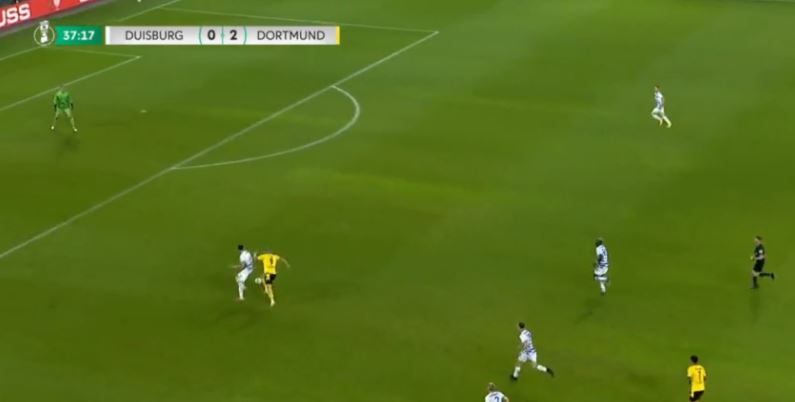 <span style="color:#f00;">Si-a TERMINAT adversarul fara sa atinga mingea! Haaland, moment incredibil in meciul lui Dortmund:</span> arbitrul a dat ROSU fara sa stea pe ganduri