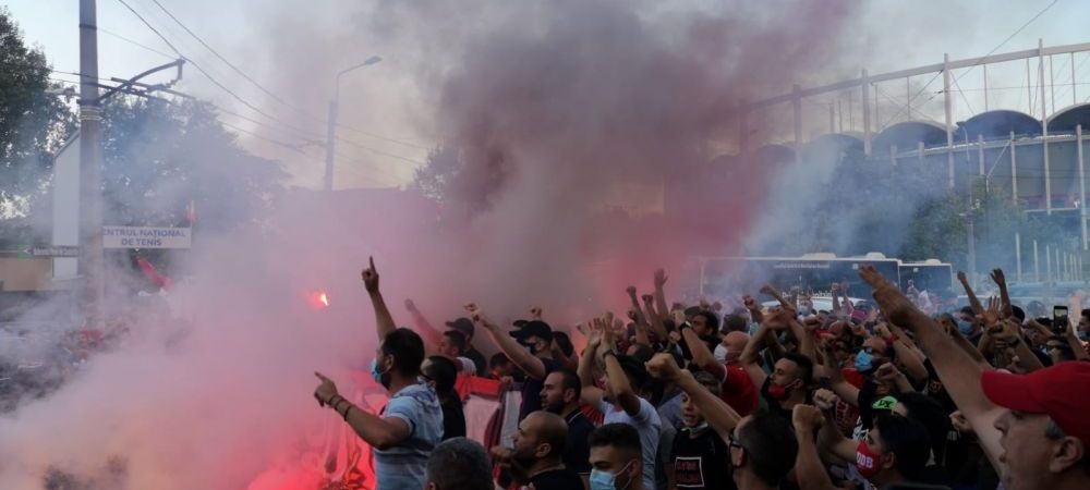 <span style="color:#f00;">PCH iese la ATAC! Un oficial de la Dinamo, tinta fanilor: "Pastrat pe criterii de lins picioare si pupat maini!" </span>Replica DURA dupa plecarea lui Straton la FCSB: "Lingusitoarea Anamaria Prodan!"