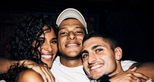 <span style="color:#f00;">Petrecere NEBUNA la Paris.</span> Mbappe si Verratti de la PSG, prinsi la mijloc intre ZECI de fotomodele. <span style="color:#f00;">Neymar, marele absent</span>