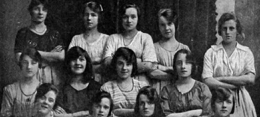 <span style="color:#f00;">O imagine realizata in 1900 a devenit virala in 2020! Detaliul care i-a INSPAIMANTAT pe internauti!</span> E real sau Photoshop? 