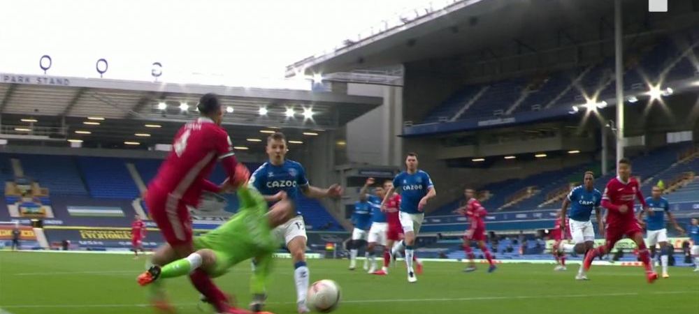 <span style="color:#f00;">OUCH! Asta da lovitura!</span> Titularul din poarta Angliei l-a rupt pe fundasul de 80 de milioane de euro! Van Dijk a iesit cu greu de pe teren!