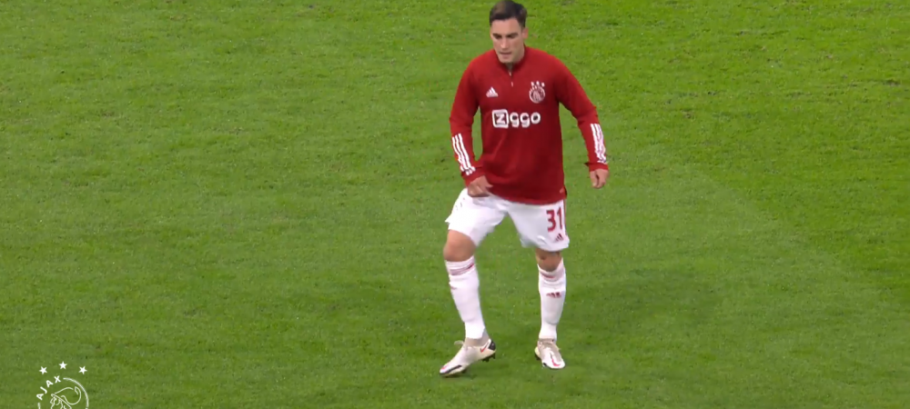 <span style="color:#f00;">Moment superb inainte de meciul lui Ajax din Champions League! </span>Cel mai tare omagiu pentru Maradona. Gestul lui Tagliafico face inconjurul lumii