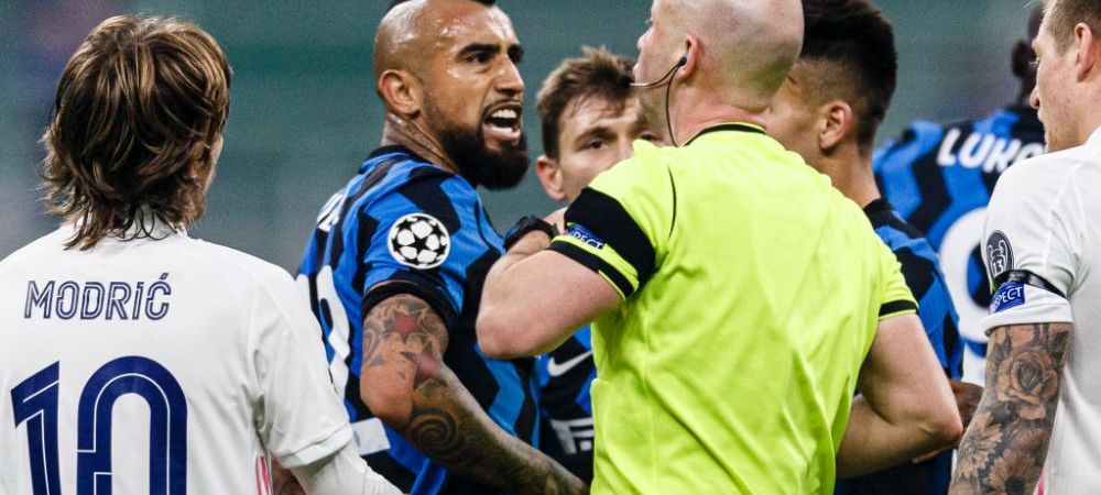 A cerut penalty, dar a fost eliminat! <span style="color:#f00;">Arturo Vidal a incasat doua cartonase galbene in 10 secunde</span>