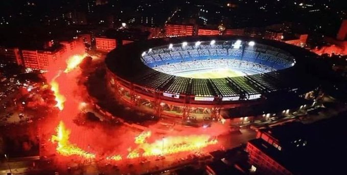 <span style="color:#f00;">Imagini INCREDIBILE din Napoli! Mii de fani au inconjurat stadionul pentru Maradona! </span>Ce se intampla in oras 