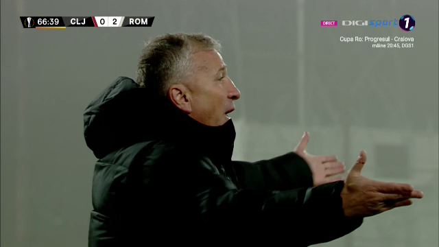 <span style="color:#f00;">Penalty INVENTAT de arbitru pentru Roma! </span>Petrescu, NEBUNI DE FURIE pe margine! Ce s-a intamplat