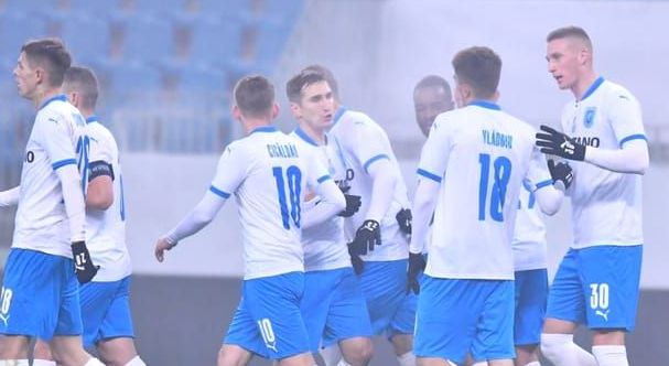 <span style="color:#f00;">Ce faceau fotbalistii Progresului la pauza meciului cu Craiova! </span>Antrenorul a luat foc dupa meci: "Erau preocupati sa-si asigure tricouri!"