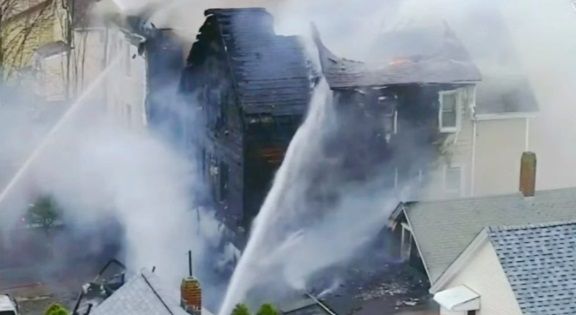 <span style="color:#f00;">VIDEO Au gatit o FRIPTURA de curcan, dar au dat FOC la cartier.</span> Cum s-a intamplat DEZASTRUL