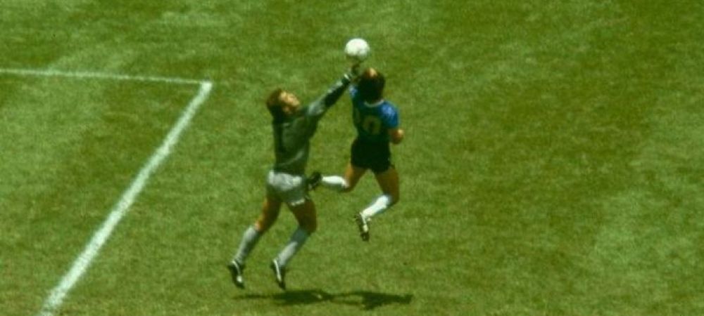Costa o AVERE acum! <span style="color:#f00;">La cat este evaluat tricoul lui Maradona de la meciul contra Angliei din 1986!</span> Cine il detine in acest moment