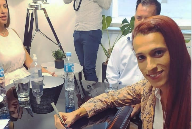S-a nascut baiat, dar va juca in echipa de fete! Federatia i-a dat voie primei femei transexual sa joace! <span style="color:#f00;">Anuntul care poate schimba ISTORIA: cu ce echipa a semnat Mara</span>