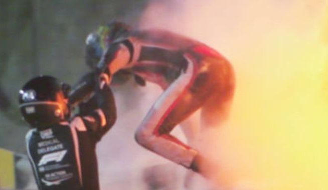 <span style="color:#f00;">Pilotul masinii medicale, terifiat dupa accidentul HORROR al lui Grosjean:</span> "Nu am vazut in viata mea asa ceva!" Cine ii va lua locul francezului in urmatoarea cursa