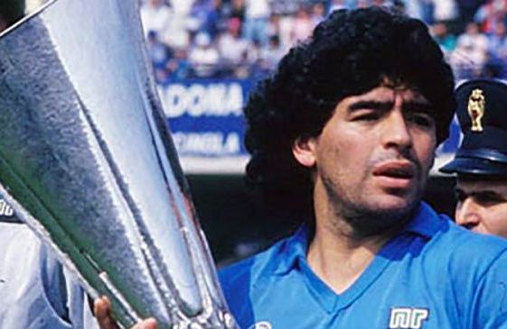 E oficial! <span style="color:#f00;">Stadionul din Napoli se va numi "Diego Armando Maradona!</span> Primarul orasului a facut marele anunt