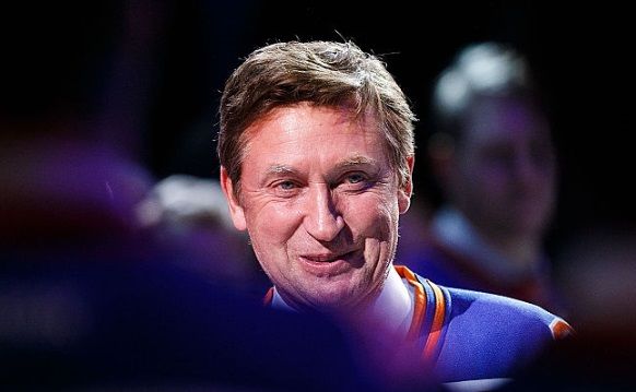 <span style="color:#f00;">Un simplu AUTOCOLANT a fost vandut cu 1 milion de euro, dar e incredibil cat costa o COPIE.</span> Cine e VEDETA din spatele minunii