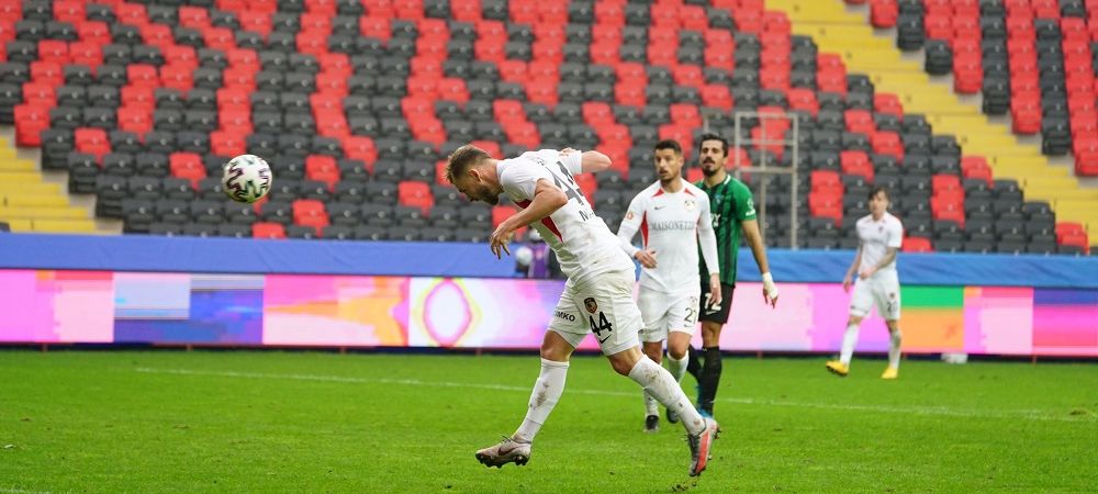 <span style="color:#f00;">Sumudica e de NEOPRIT! Gaziantep s-a calificat in optimile Cupei Turciei!</span> VIDEO cu golul lui Maxim din victoria cu 3-1 contra lui Kocaelispor