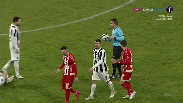 <span style="color:#f00;">Faza FANTASTICA pentru Astra la Arad! </span>Pana si scaunele GOALE au vrut sa aplaude! Tiki-taka cu Budescu si prietenii! A fost MASACRU cu UTA: 0-6